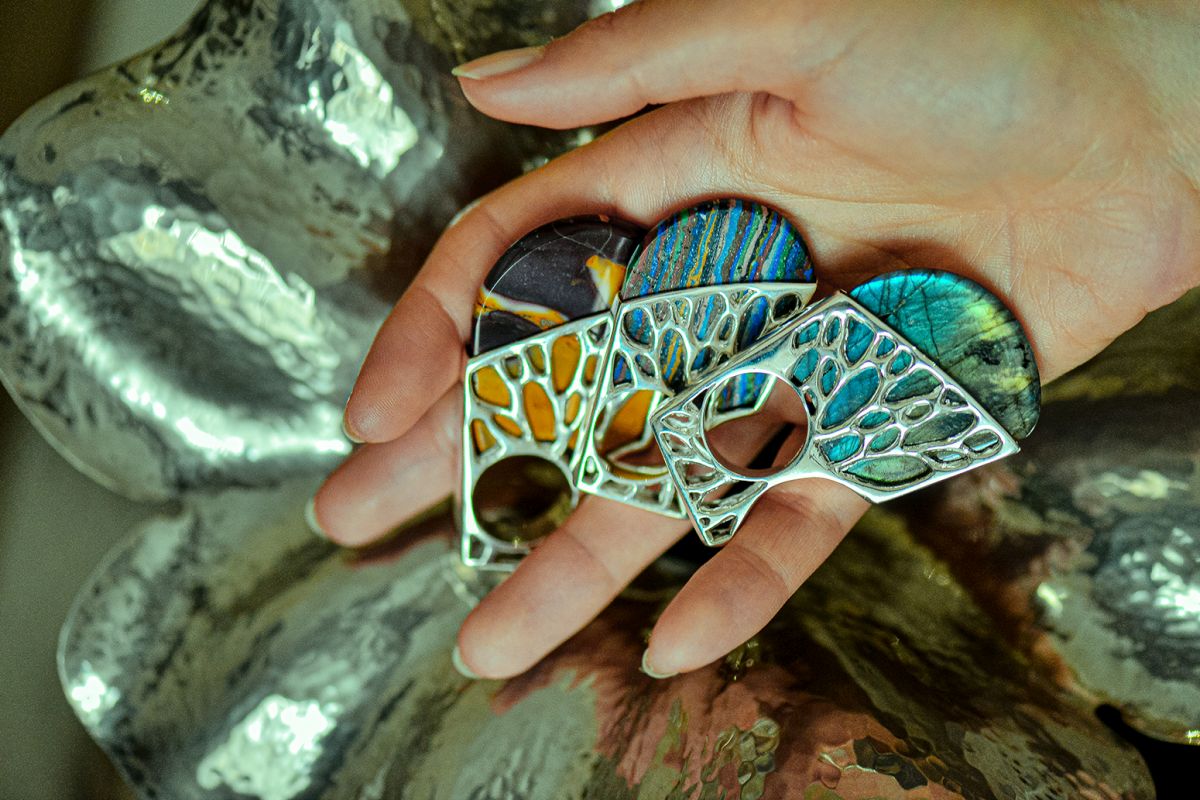 Bijuterii handmade, între extravaganță și design